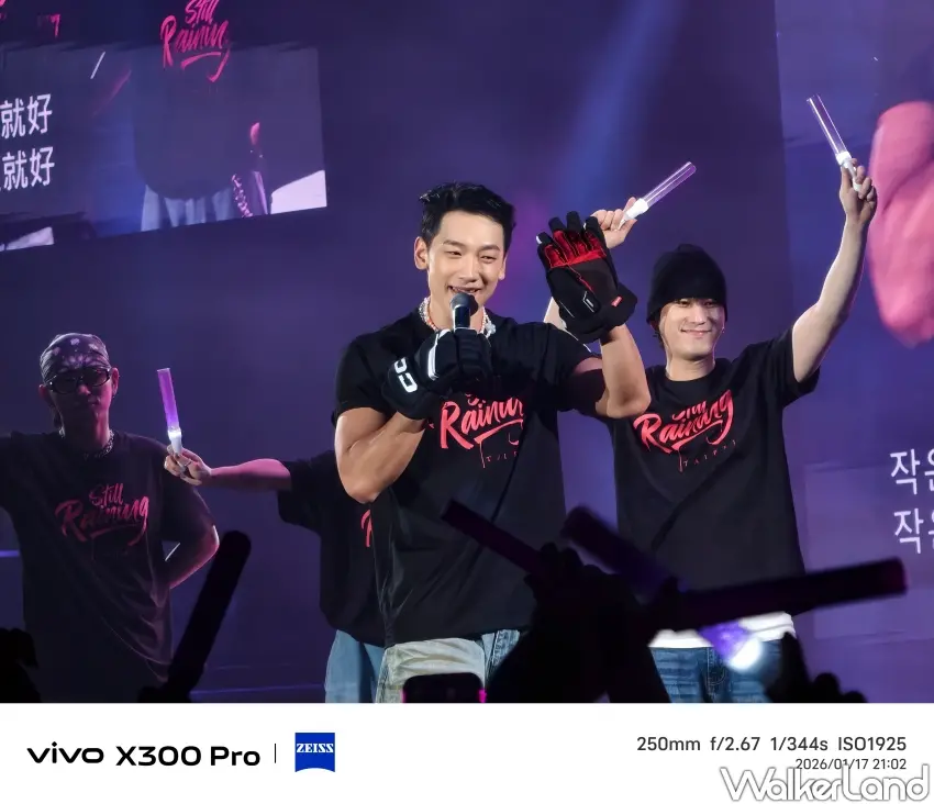 ▲vivo X300 Pro 用 2 億畫質展現舞台魅力，讓你坐哪裡都是 VIP。（攝影：楊婷雅）