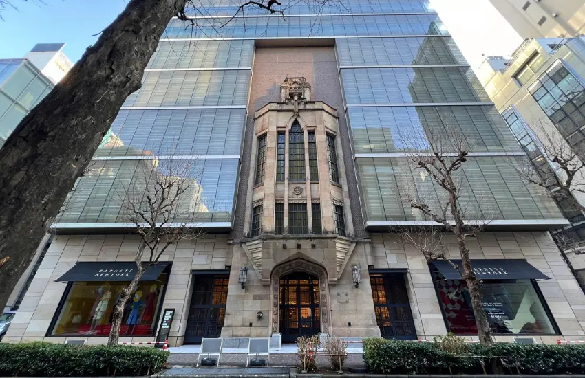 ▲銀座率先鋪設紅磚大道與寬敞街道，改變了街景風貌，也逐漸形塑出專屬於銀座特色。