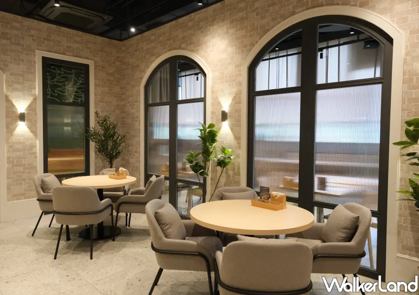 ▲新店裕隆城「TOK牛排館」新開店，店內空間寬敞舒適。