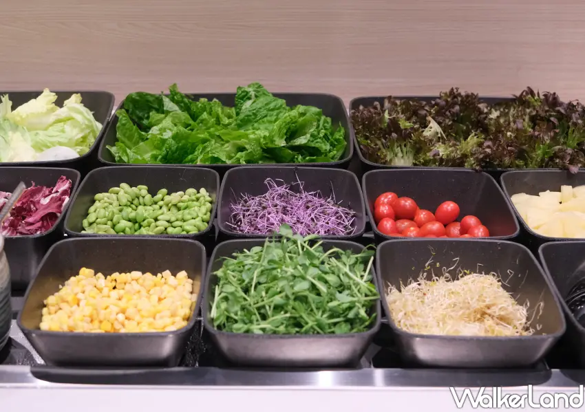 ▲TOK牛排屋自助吧和宜蘭在地小農合作，新鮮有機蔬菜沙拉吧吃得到新鮮。