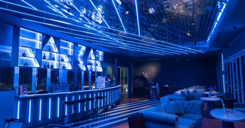 Super Junior高雄演唱會應援必去，承億酒店變身寶藍色燈海、打卡免費喝特調。