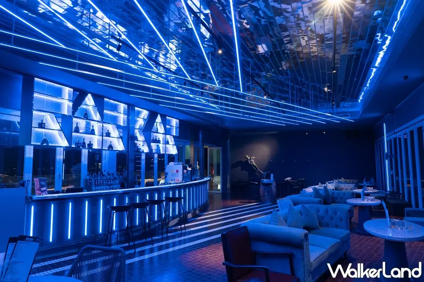 ▲承億酒店27樓BAR KAO推出期間限定應援酒「SUPER 10」，湛藍色澤夢幻迷人。圖／承億酒店提供；窩客島整理