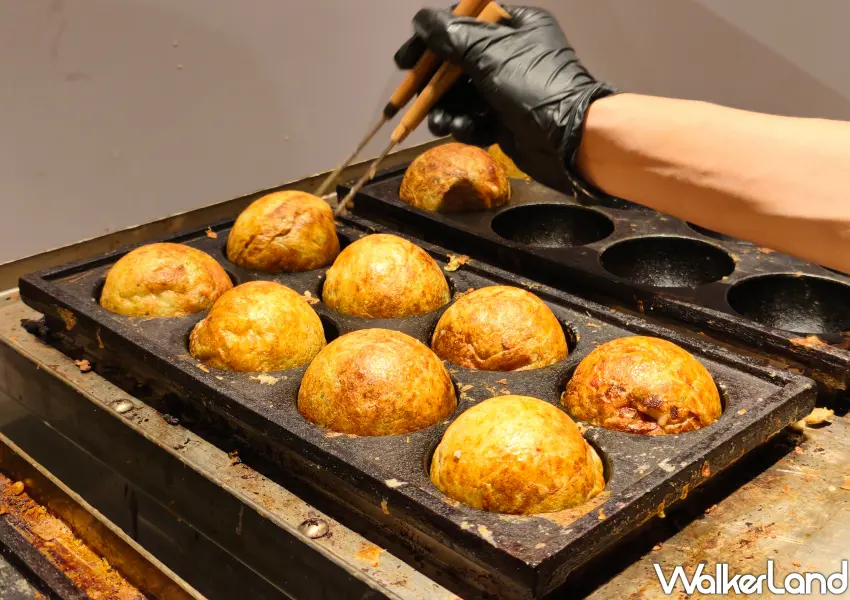 ▲「爆彈燒本舖」每一顆都有Q彈章魚、蛤蜊、玉米、德式香腸、鵪鶉蛋等10幾種配料。(攝影：鄭雅之)