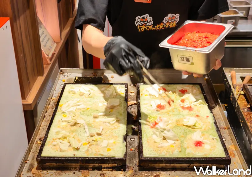 ▲巨無霸章魚燒經典原味一顆就要180元。(攝影：鄭雅之)