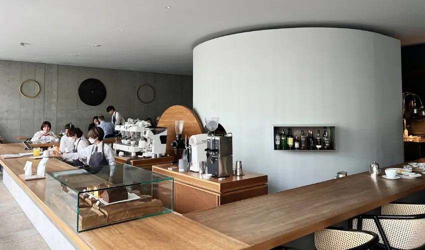 ▲作為第一間進駐東京的旗艦分店，OGAWA COFFEE LABORATORY 桜新町並沒有眷戀話題名店的喧囂，反而選擇深耕一座能被恆常使用的美學食堂。