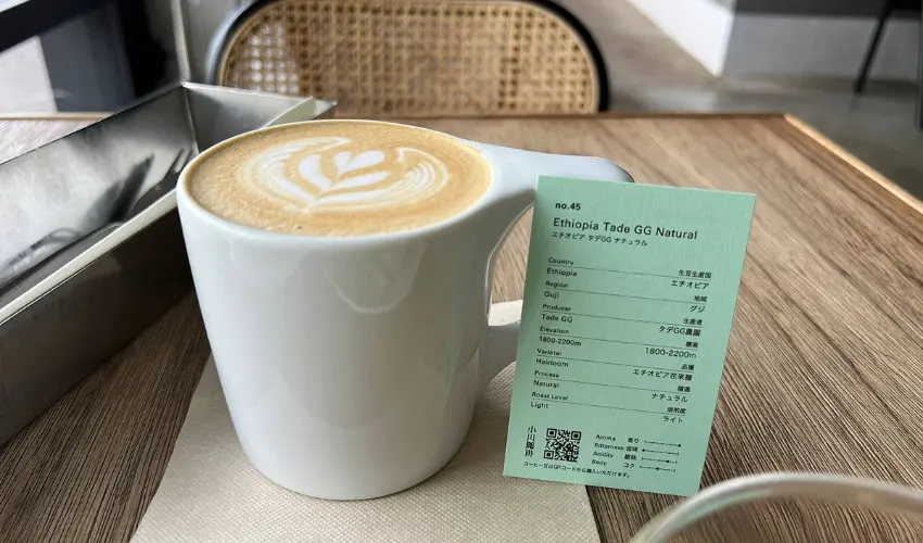 ▲想喝拿鐵，在店員專業的建議之下，選擇一支日曬處理法、果甜感高的衣索比亞淺焙豆。