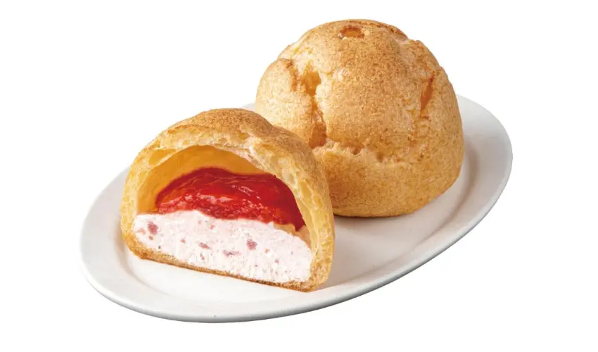 ▲泡芙皮本身帶有草莓香氣,搭配帶果肉的草莓果醬和草莓鮮奶油內餡更是雙重享受。