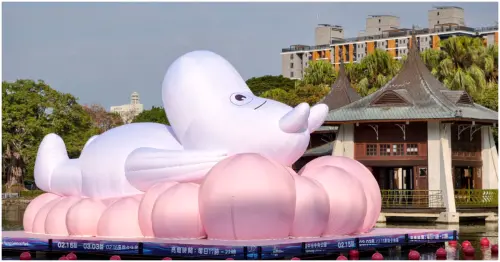 姆明（嚕嚕米）漂浮台中公園！不只市民廣場有北歐精靈，湖心亭成打卡新熱點。