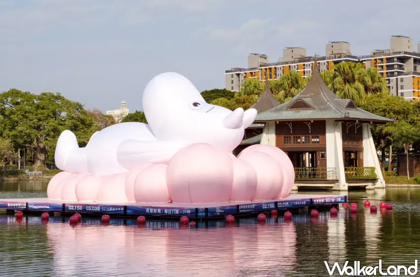 ▲姆明（嚕嚕米）粉絲紛紛爭相來台中公園拍照打卡。（攝影：楊婷雅）