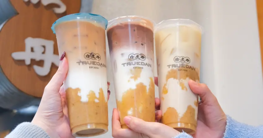 珍煮丹香蕉可可必喝！珍煮丹自製焦糖香蕉泥3款新品，香蕉奶茶 香蕉杯套必收。