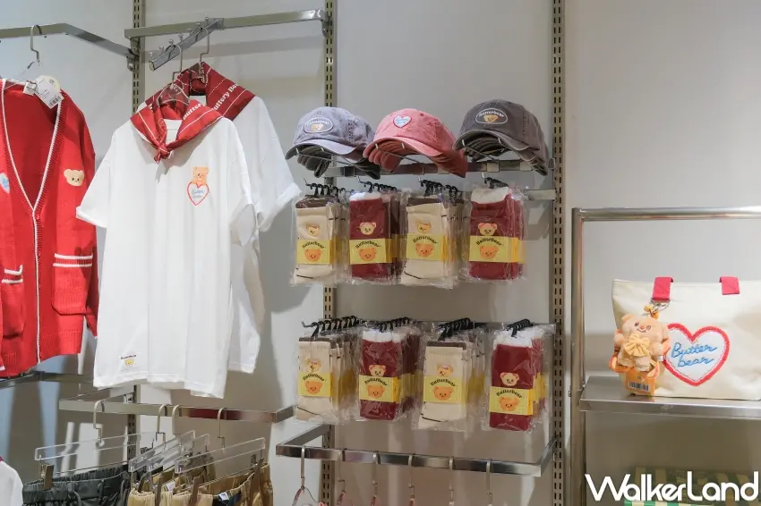 ▲活動期間推出 Butterbear 聯名周邊，服飾配件、收納穿搭都有。（攝影：張人尹）