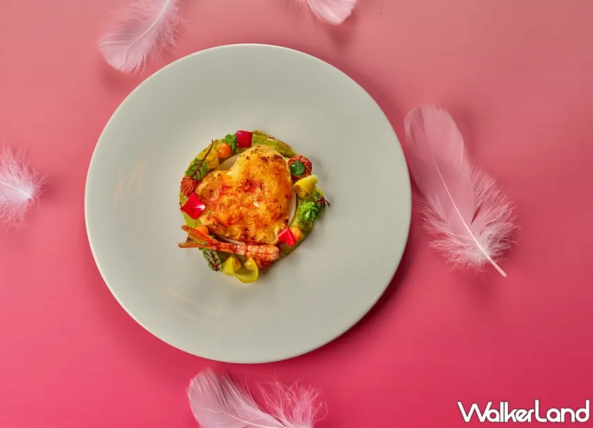 ▲主廚將經典海鮮義式炸餡餅製成愛心形狀，酥脆餅皮下包裹著蛤蠣、鮮蝦等豐盛海味。圖／台北美福大飯店提供；窩客島整理