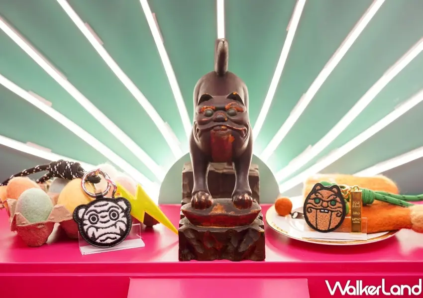 ▲南美館虎爺特展同步推出多款限定虎爺周邊，推薦必買HOFA款虎爺毛巾繡吊飾。