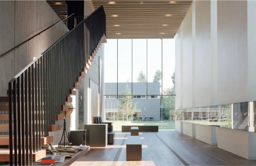 ▲期一年的整修,最大改變是將展示櫃側面改為玻璃材質,讓坐輪椅的朋友和小孩也能輕鬆看到展品,實現真正的無障礙設計。