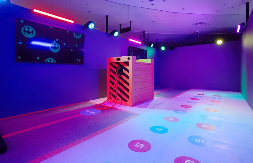 ▲以1對1的方式，在10秒內盡力拉繩子，計算各隊拉繩距離的總和。