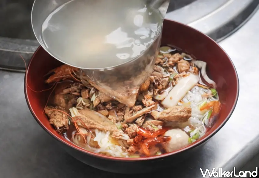 ▲「丫娥東港海鮮飯湯」海鮮飯料多鮮美。（美食好芃友提供）