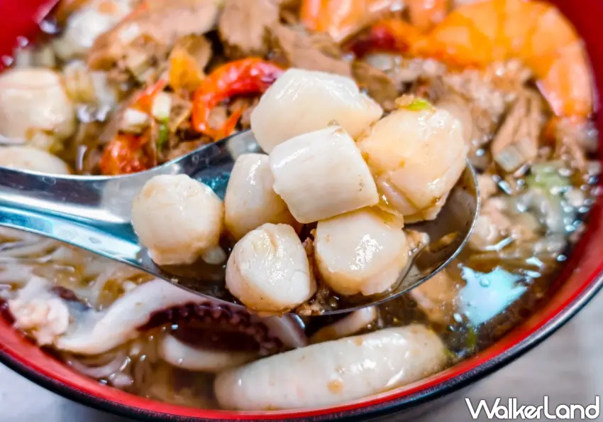 ▲干貝海鮮飯湯不只海鮮料加量，還加了6至7顆生干貝。（美食好芃友提供）