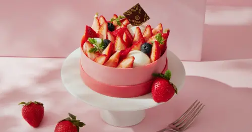 粉紅草莓吃到飽！台北喜來登「莓好時節」，外帶甜點、內用吃到飽，草莓控必吃清單搶先看。