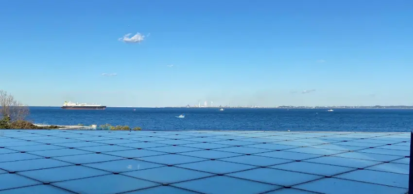 ▲美術館位於觀音崎這個風光明媚的岬角，從館內外都能欣賞到壯闊的東京灣景色。