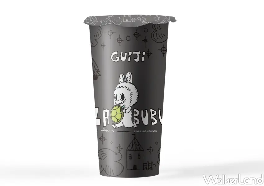 ▲龜記聯名 Labubu 獨家設計杯身與杯膜登場，以小夜遊世界為靈感，呈現童趣又生活感的視覺。