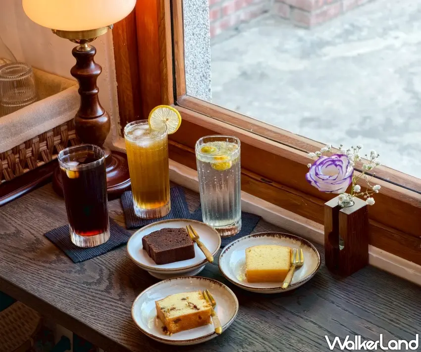 ▲「植月選物・喫茶・影像」提供咖啡、茶飲與多款口味磅蛋糕。（攝影：楊婷雅）