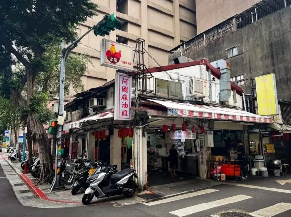 ▲台北麻油雞排隊名店,必吃超過50年老字號阿圖麻油雞。