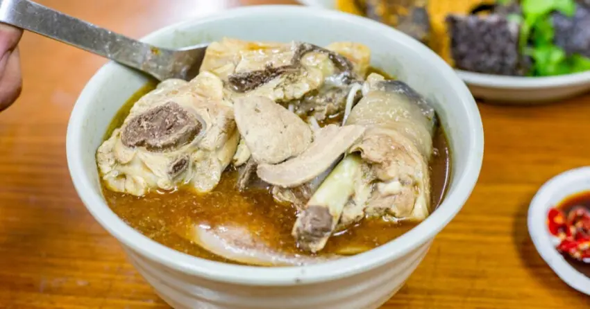 台北麻油雞6大必吃清單！南機場夜市、寧夏夜市麻油雞老店，開店前爆排免費續湯。