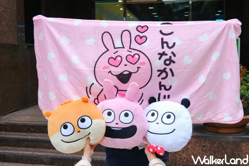 ▲7-11 推出25公分絨毛玩偶與抱枕毯，居家或辦公室都能被角色療癒包圍。（攝影：張人尹）