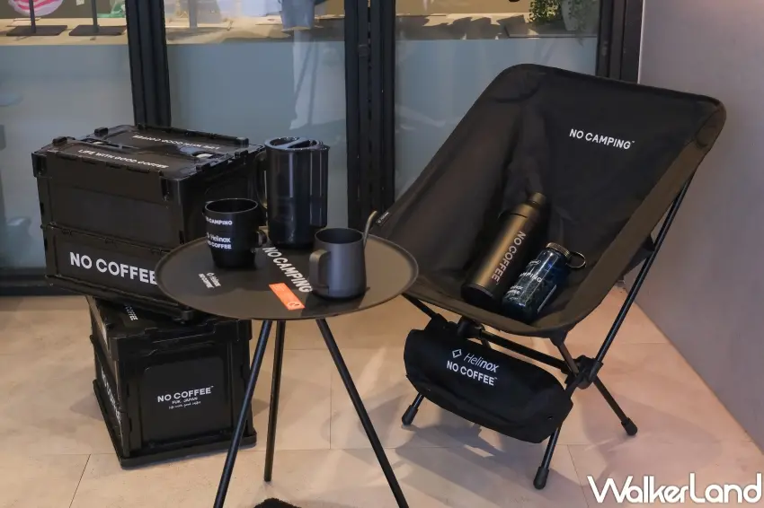 ▲NO COFFEE 攜手 Helinox 推出 No Camping No Life 聯名單品，以黑色限定設計呈現露營與生活風格的結合（攝影：張人尹）