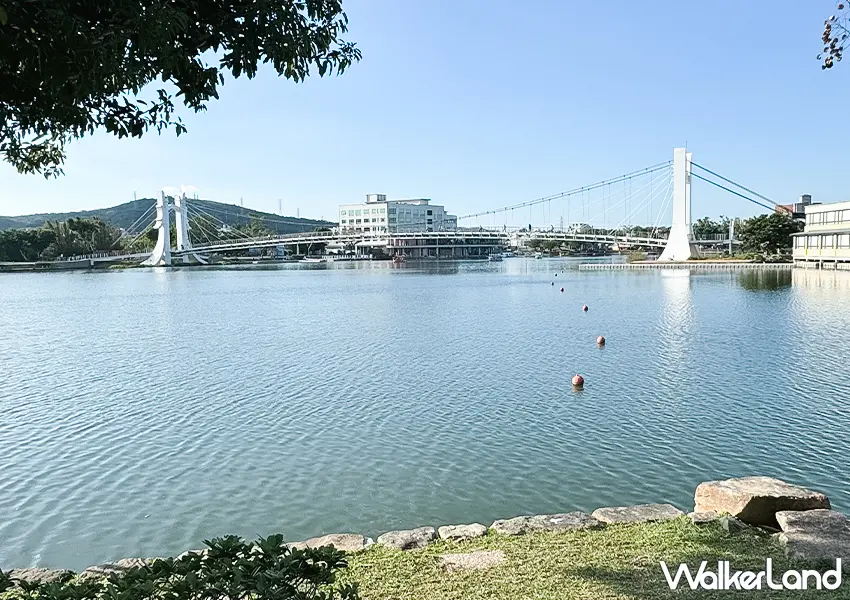 ▲桃園景觀餐廳爆紅!龍潭美食推薦 The畔 cafe&dining 湖景第一排超美,純白系建築超好拍。