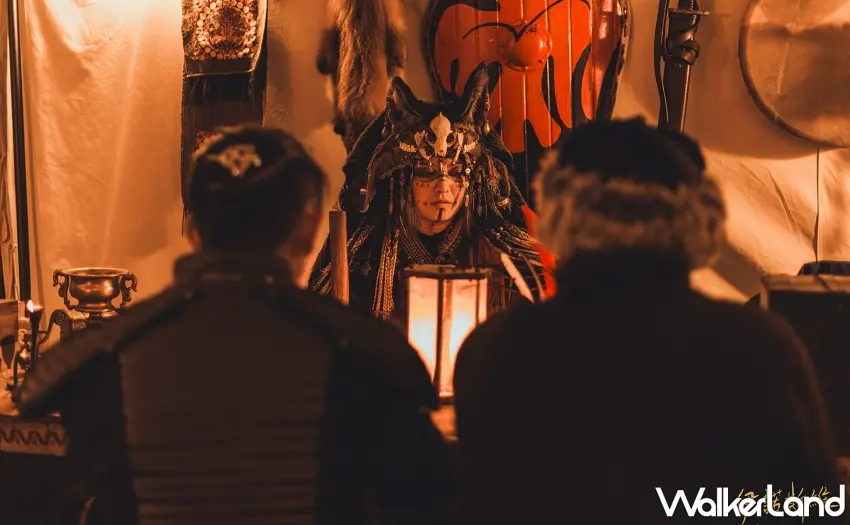 ▲精靈村實境扮演「伊諾斯維 Eynosva LARP」進行神祕儀式,營造強烈魔幻氛圍。 圖/(十鼓文創)提供;窩客島整理