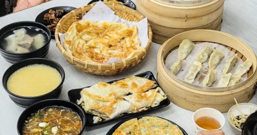 高雄湘帥客棧爆汁餡餅，高醫商圈現桿捲餅必吃，煉乳酪餅與脆皮鍋貼超推薦。