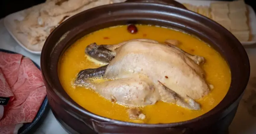 台北信義君曜雞湯，人蔘花膠黃金湯頭，KTV包廂聚餐首選推薦。