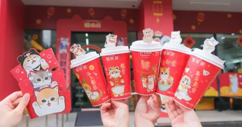 7-11貓貓杯塞免費送！7-11喵財進寶提拉米蘇風味奶茶，貓之日貓福珊迪主題店必拍。