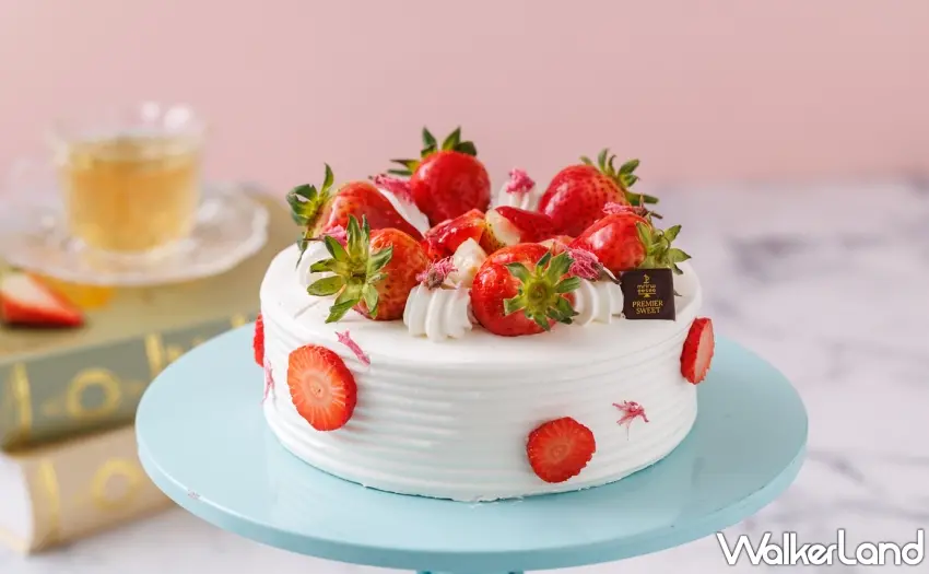 ▲「櫻花草莓鮮奶油蛋糕」將櫻花戚風與新鮮草莓結合，呈現粉嫩的春日氛圍。圖／JR 東日本大飯店台北提供；窩客島整理