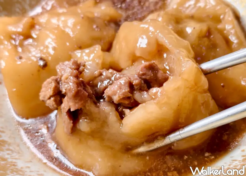 ▲甕滷肉圓外觀色澤較深，但實際風味並不死鹹，並帶有肉燥滷香。（美食好芃友提供）