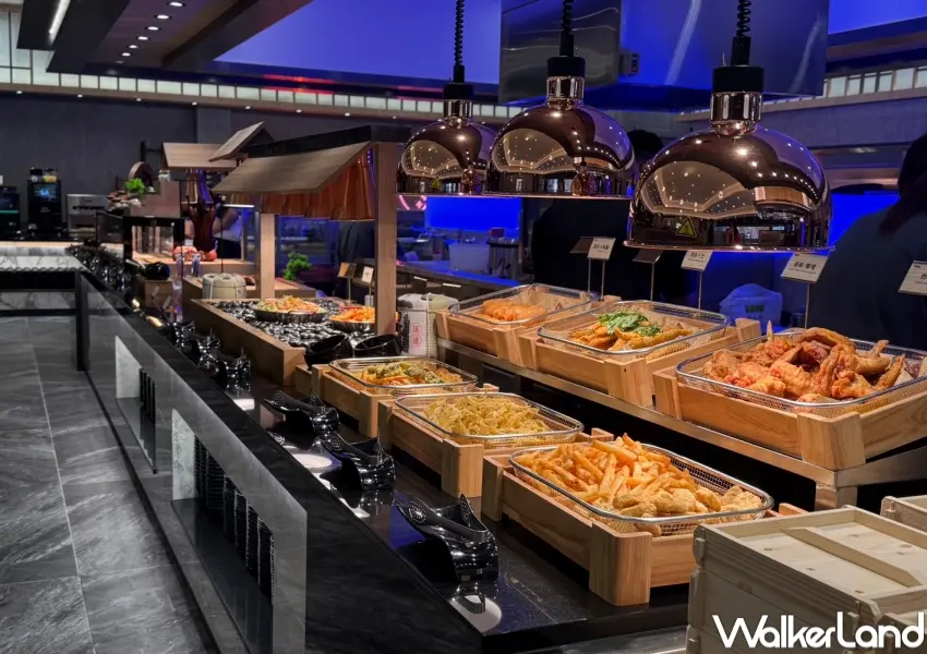 ▲極千葉火鍋甜點吧結合金莎巧克力山、手作點心與冰品,讓用餐節奏更完整。