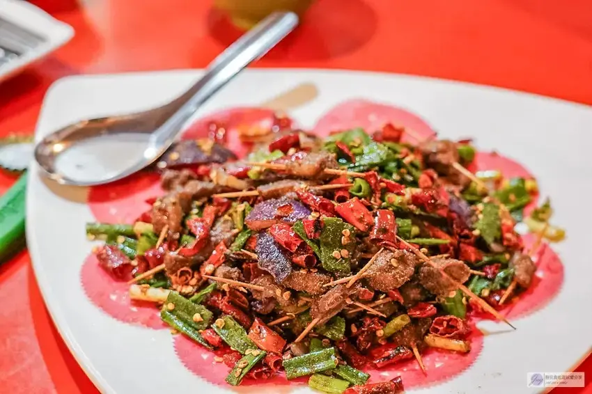 宜蘭冬山阿源快炒桶仔雞樹屋熱炒，必點香煎豬肝預約制隱藏版美食。