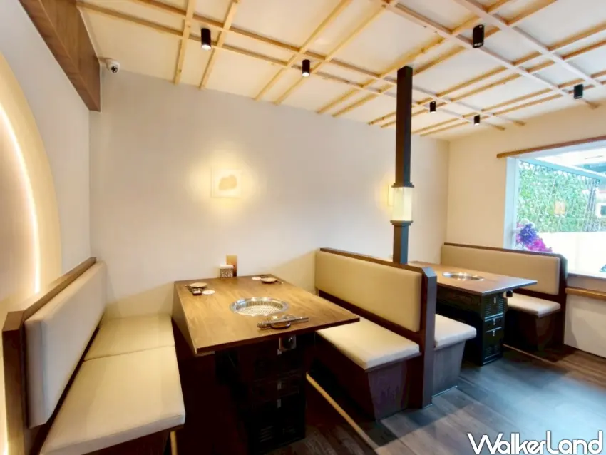 ▲十六宅燒肉用餐空間舒適有質感。（攝影：楊婷雅）