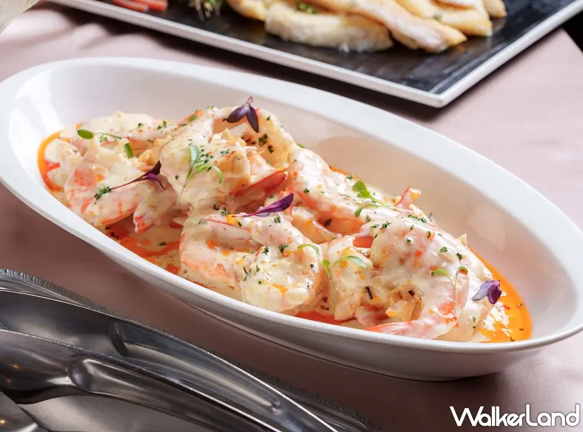 ▲法式紅油白醬燉蝦,呈現濃郁滑順的優雅風味。 圖/大倉久和大飯店提供;窩客島整理