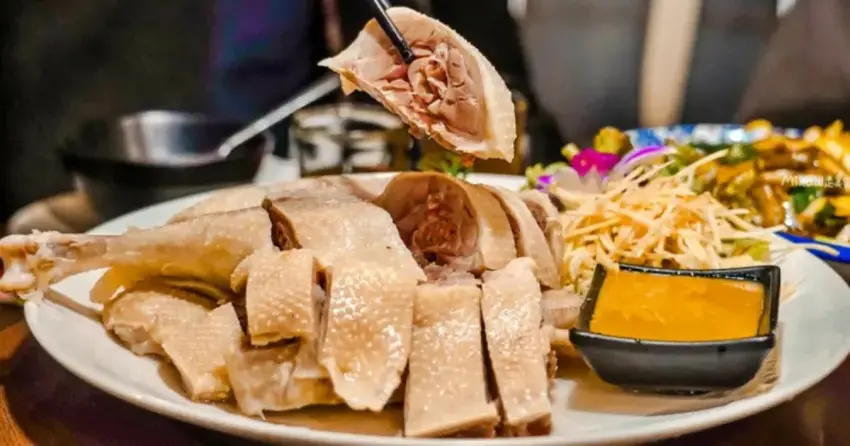 桃園觀音大鼎庭園餐廳，平價合菜雞油拌飯吃到飽，限量鵝肉必點。