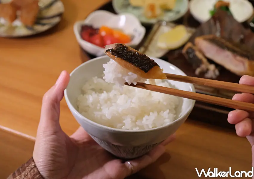 ▲挑選日本七星米與魚津米,以 1 比 1 的黃金比例混合,並針對台北的水質調整烹煮的釜飯,可以免費續碗。(攝影:鄭雅之)