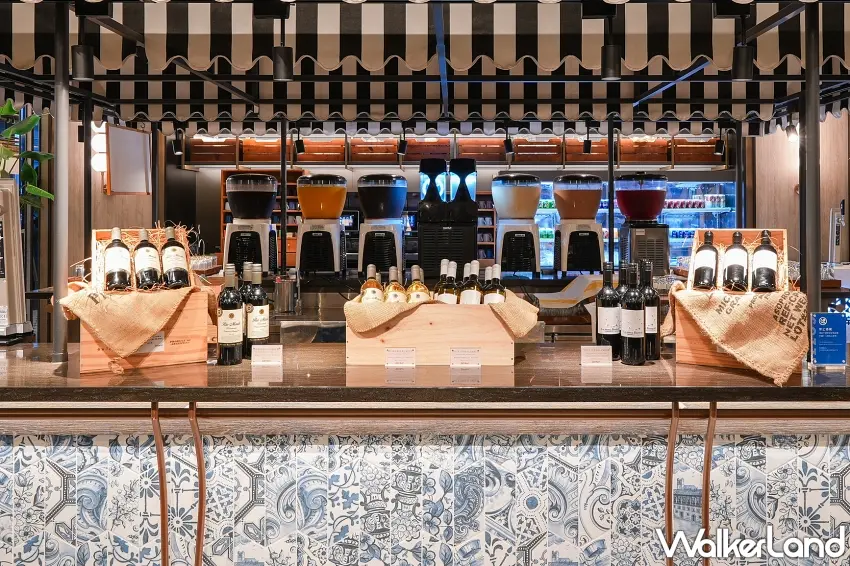 ▲「逸．市集」引入精緻的「餐酒佐搭 (Wine Pairing)」藝術，假日餐期免費升級進口紅白酒暢飲，為豐盛餐宴增添微醺餘韻。圖／COZZI Blu和逸飯店‧桃園館提供；窩客島整理