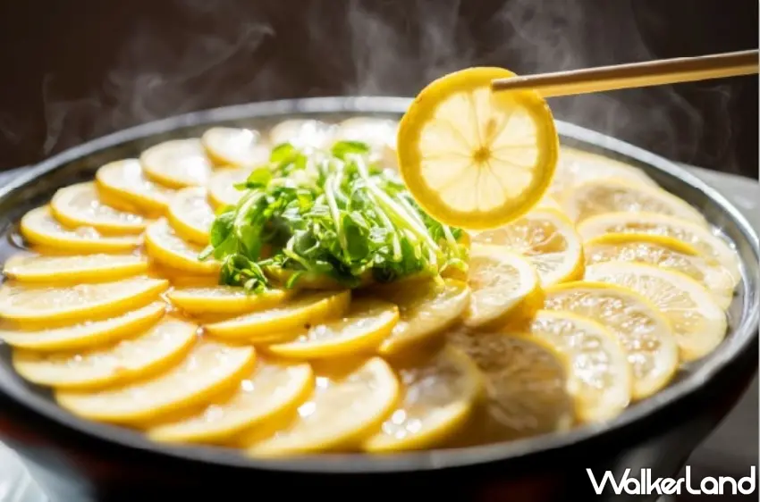 ▲黃澄澄的檸檬片鋪滿表面的「檸檬鍋」，讓人胃口大開、食指大動。 圖／HIT廣島縣觀光聯盟提供；窩客島整理