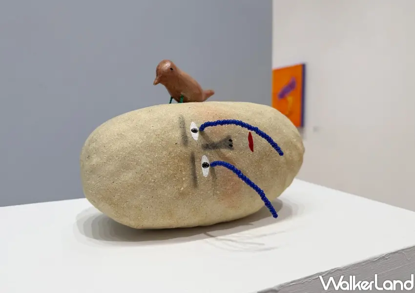 ▲台北內湖免費展覽展推薦！藝術家卡帕奧帶來一系列微小場景的紀錄。(攝影：鄭亦庭)