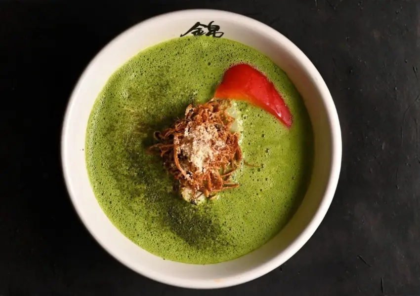 ▲京都祇園美食推薦！京都抹茶拉麵專門店 世界首間開幕，免費送抹茶生巧克力（らーめん錦 翠 提供）