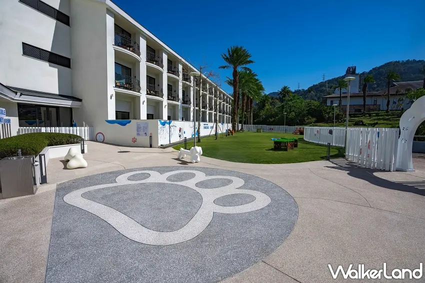 ▲桃園大溪笠復威斯汀度假酒店打造「威斯汀毛孩樂園」，提供飯店內首創的毛孩專屬戶外遊憩空間。 圖／大溪笠復威斯汀提供；窩客島整理