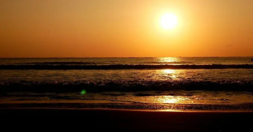 ▲漁光島擁有台南最美的夕陽景色，染成金黃色的海面閃閃發光，是午後最奢侈的放鬆時刻。