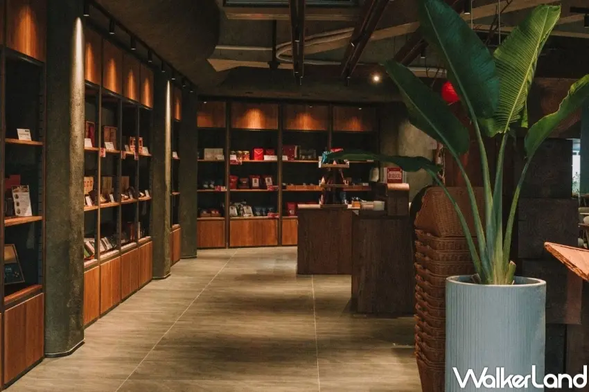 ▲在六月初一永春觀光旗艦店，買蛋捲伴手禮同時也能享受放鬆散步的空間。