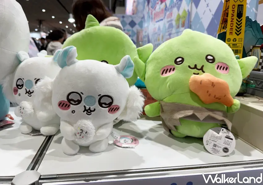 ▲2026台北動漫節可以找到吉伊卡哇萬聖節、黑魔法、蜜蜂、妖精系列，滿額還送吃飯糰小桃娃娃、哥布林娃娃。(攝影：鄭亦庭)